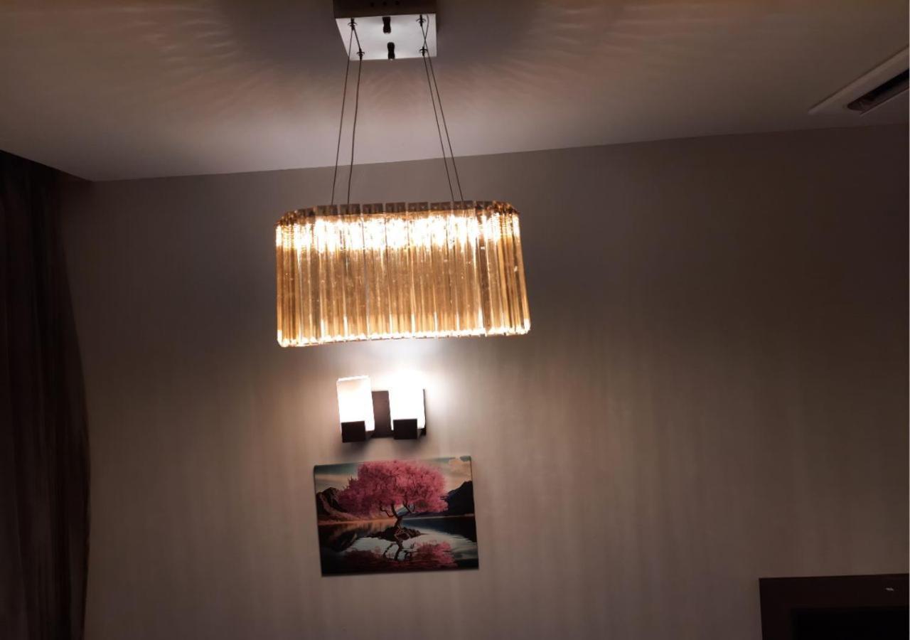 Luxury , Delhi Ncr *