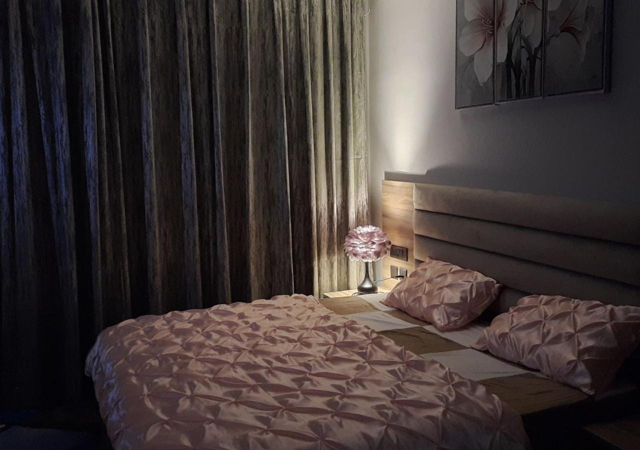 Apartment Luxury , Delhi Ncr Noida