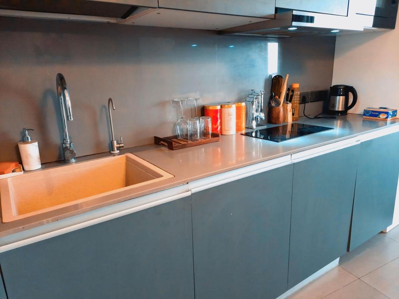 Apartment Luxury , Delhi Ncr *