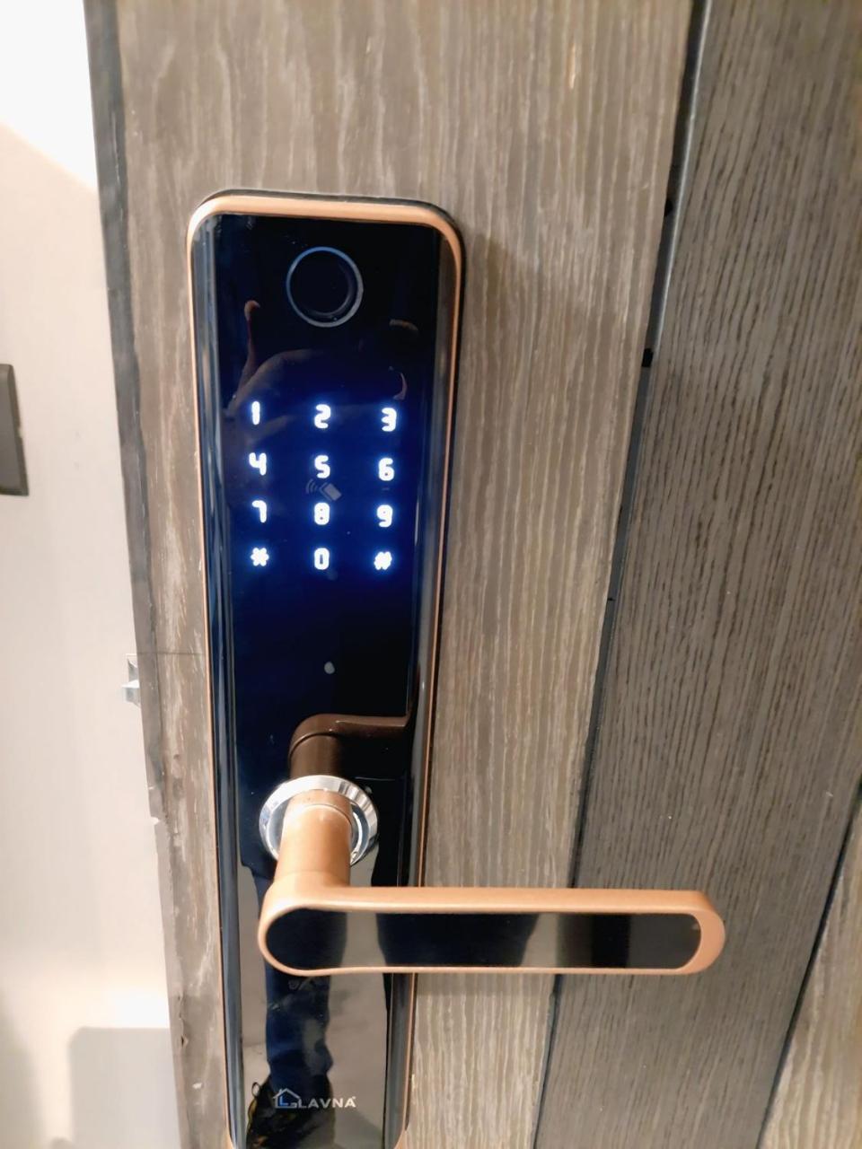 Luxury , Delhi Ncr Apartment