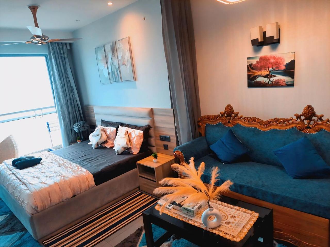 Apartment Luxury , Delhi Ncr *